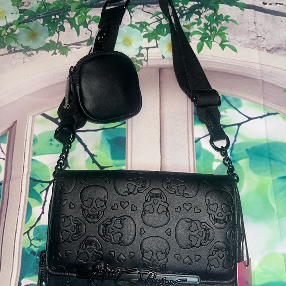 Betsey Johnson Black Embossed Skulls Crossbody Bag XOLANDON Web Strap NWT - Picture 3 of 9
